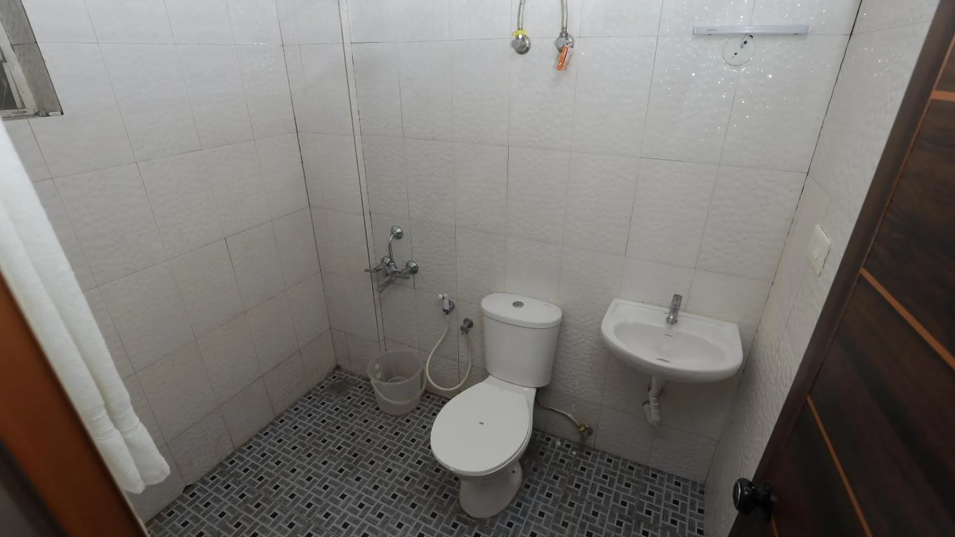 Vvp Service Apartment Nedumbassery