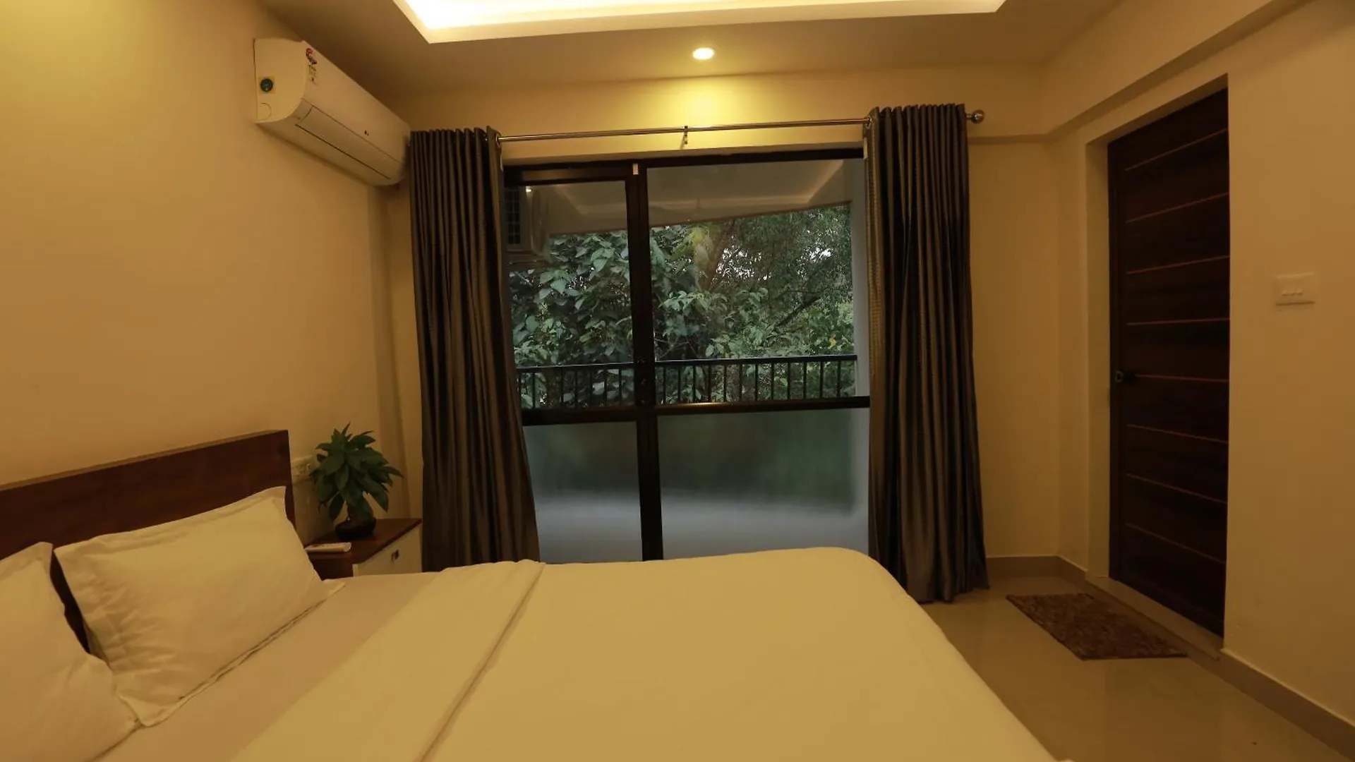 Vvp Service Apartment Nedumbassery